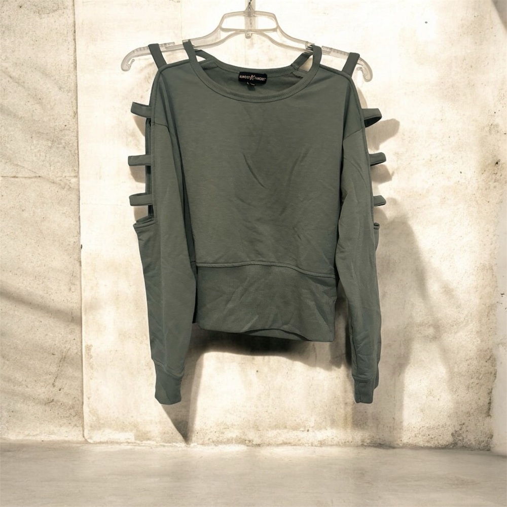 🔥2/$20🔥Almost Famous Olive Green Top